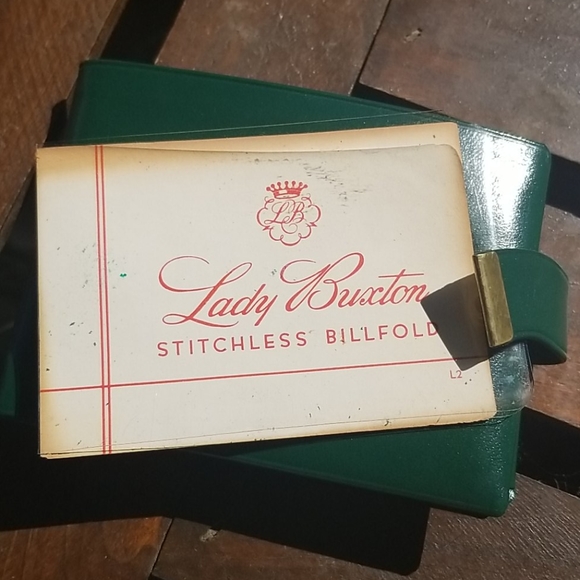 Vintage Lady Buxton Billfold - Picture 4 of 7